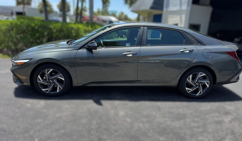
								2025 HYUNDAI ELANTRA SEDAN full									